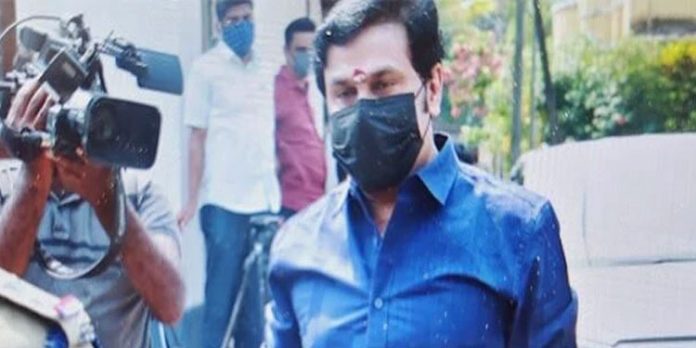 ദിലീപ് ശബ്ദസാമ്പിള് പരിശോധനക്ക് ഹാജരായി ദിലീപ് ശബ്ദസാമ്പിള് പരിശോധനക്ക് ഹാജരായി