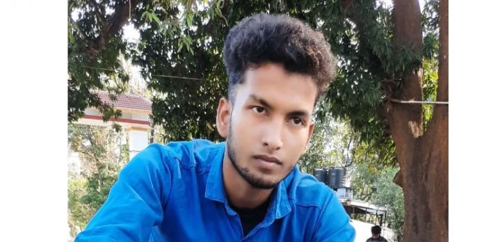 പാറയിടുക്കില് കുടുങ്ങിയ യുവാവിനെ രക്ഷിക്കാനുള്ള ശ്രമങ്ങള് തുടരുന്നു പാറയിടുക്കില് കുടുങ്ങിയ യുവാവിനെ രക്ഷിക്കാനുള്ള ശ്രമങ്ങള് തുടരുന്നു