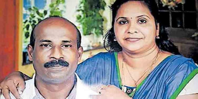 മോഷണക്കേസില് അറസ്റ്റു ചെയ്യാന് എത്തിയ പോലീസുകാരെ മര്ദിച്ചു ; പ്രതിയും ഭാര്യയും റിമാന്ഡില് മോഷണക്കേസില് അറസ്റ്റു ചെയ്യാന് എത്തിയ പോലീസുകാരെ മര്ദിച്ചു ; പ്രതിയും ഭാര്യയും റിമാന്ഡില്