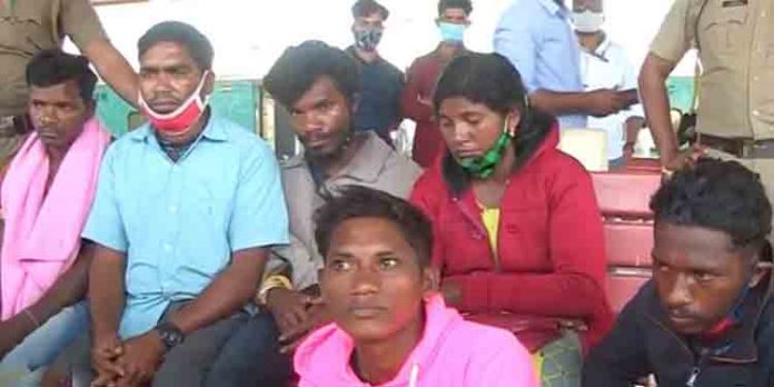 ഒലവക്കോട് റെയില്വേ സ്റ്റേഷനില് നിന്ന് കഞ്ചാവ് പിടികൂടി ; ഒരു വനിത ഉള്പ്പെടെ ഏഴ് പേര് അറസ്റ്റില് ഒലവക്കോട് റെയില്വേ സ്റ്റേഷനില് നിന്ന് കഞ്ചാവ് പിടികൂടി ; ഒരു വനിത ഉള്പ്പെടെ ഏഴ് പേര് അറസ്റ്റില്