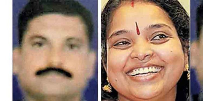 യുവതി ഭര്തൃവീട്ടില് തീകൊളുത്തി മരിച്ച സംഭവത്തില് മുന് സൈനികനായ ഭര്ത്താവ് പിടിയില് യുവതി ഭര്തൃവീട്ടില് തീകൊളുത്തി മരിച്ച സംഭവത്തില് മുന് സൈനികനായ ഭര്ത്താവ് പിടിയില്