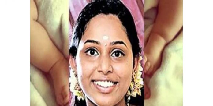 ഇരട്ടക്കുട്ടികളുടെ മുഖം ഒരുനോക്ക് കാണാതെ കൃഷ്ണപ്രിയ യാത്രയായി ഇരട്ടക്കുട്ടികളുടെ മുഖം ഒരുനോക്ക് കാണാതെ കൃഷ്ണപ്രിയ യാത്രയായി