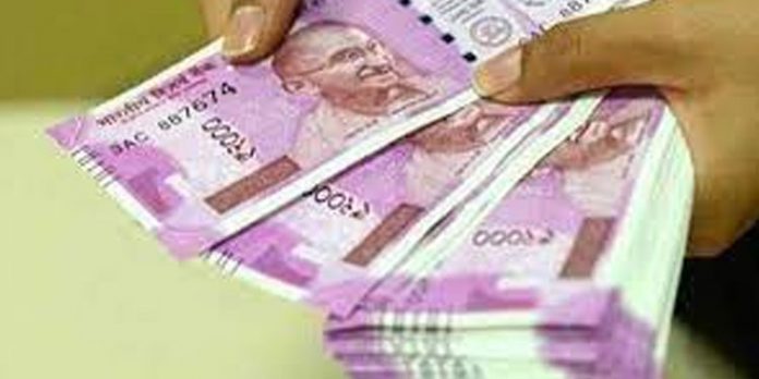 വീട് നിര്മാണത്തിനായി 30 ലക്ഷം രൂപ കൈപ്പറ്റി ; പണിപൂര്ത്തിയാക്കാതെ കരാറുകാരന് മുങ്ങി വീട് നിര്മാണത്തിനായി 30 ലക്ഷം രൂപ കൈപ്പറ്റി ; പണിപൂര്ത്തിയാക്കാതെ കരാറുകാരന് മുങ്ങി