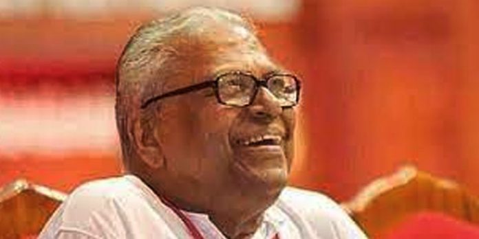 പത്ത് ലക്ഷം രൂപ വി.എസ് അച്യുതാനന്ദന് നല്കണമെന്ന കീഴ്ക്കോടതി ഉത്തരവ് ജില്ലാകോടതി സ്റ്റേ ചെയ്തു പത്ത് ലക്ഷം രൂപ വി.എസ് അച്യുതാനന്ദന് നല്കണമെന്ന കീഴ്ക്കോടതി ഉത്തരവ് ജില്ലാകോടതി സ്റ്റേ ചെയ്തു