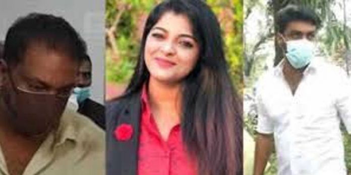 റോയ് വയലാട്ടും സൈജു തങ്കച്ചനും നല്കിയ മുന്കൂര് ജാമ്യാപേക്ഷ ഹൈക്കോടതി ഇന്ന് പരിഗണിക്കും റോയ് വയലാട്ടും സൈജു തങ്കച്ചനും നല്കിയ മുന്കൂര് ജാമ്യാപേക്ഷ ഹൈക്കോടതി ഇന്ന് പരിഗണിക്കും