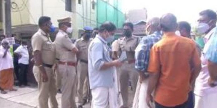 തൃപ്പൂണിത്തുറയില് തൊഴിലാളികള് തമ്മില് ഏറ്റുമുട്ടി തൃപ്പൂണിത്തുറയില് തൊഴിലാളികള് തമ്മില് ഏറ്റുമുട്ടി