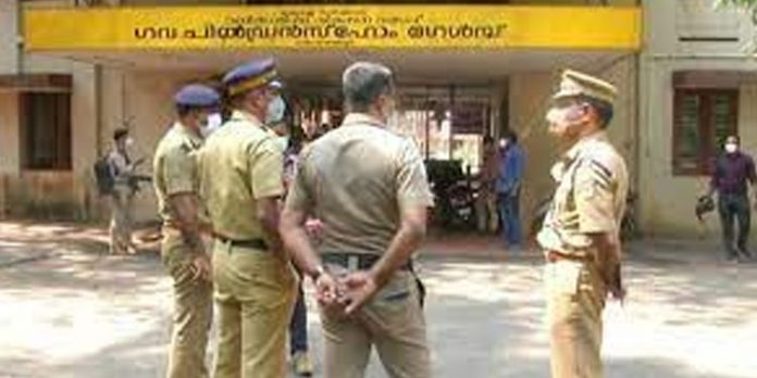 ബാലികാസദനത്തിൽ നിന്നും ഓടിപോയ പെൺകുട്ടികളിലൊരാളെ വീണ്ടും കാണാതായി ബാലികാസദനത്തിൽ നിന്നും ഓടിപോയ പെൺകുട്ടികളിലൊരാളെ വീണ്ടും കാണാതായി