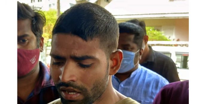 വീട് കുത്തിത്തുറന്ന് പണവും ലാപ്ടോപ്പും കവര്ന്ന ബീഹാര് സ്വദേശി പിടിയില് വീട് കുത്തിത്തുറന്ന് പണവും ലാപ്ടോപ്പും കവര്ന്ന ബീഹാര് സ്വദേശി പിടിയില്