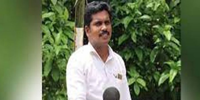പി.ബി സന്ദീപ് കുമാറിന്റെ കുടുംബ സഹായനിധി രണ്ടുകോടി രൂപ ; കോടിയേരി ബാലകൃഷ്ണന് നാളെ കൈമാറും പി.ബി സന്ദീപ് കുമാറിന്റെ കുടുംബ സഹായനിധി രണ്ടുകോടി രൂപ ; കോടിയേരി ബാലകൃഷ്ണന് നാളെ കൈമാറും