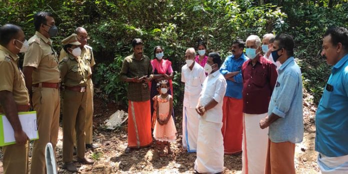 പുലിയുടെ സാന്നിധ്യം ; കൂട് സ്ഥാപിക്കാൻ അഡ്വ.പ്രമോദ് നാരായൺ ഡി.എഫ്.ഒ യോട് ആവശ്യപ്പെട്ടു പുലിയുടെ സാന്നിധ്യം ; കൂട് സ്ഥാപിക്കാൻ അഡ്വ.പ്രമോദ് നാരായൺ ഡി.എഫ്.ഒ യോട് ആവശ്യപ്പെട്ടു
