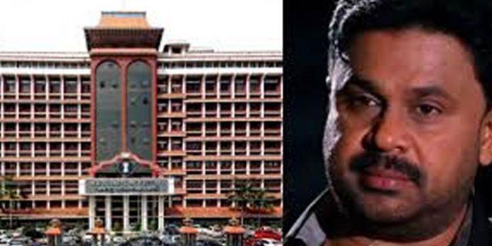 ദിലീപിന്റെ ഹർജിയിൽ കക്ഷി ചേരാനുള്ള നടിയുടെ അപേക്ഷ കോടതി അംഗീകരിച്ചു ദിലീപിന്റെ ഹർജിയിൽ കക്ഷി ചേരാനുള്ള നടിയുടെ അപേക്ഷ കോടതി അംഗീകരിച്ചു