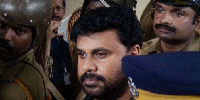 ഗൂഢാലോചന കേസില് ദിലീപിന്റെ സഹോദരന് അനൂപിനെയും സഹോദരീ ഭര്ത്താവ് സുരാജിനെയും ക്രൈംബ്രാഞ്ച് ഇന്ന് വീണ്ടും ചോദ്യംചെയ്യും ഗൂഢാലോചന കേസില് ദിലീപിന്റെ സഹോദരന് അനൂപിനെയും സഹോദരീ ഭര്ത്താവ് സുരാജിനെയും ക്രൈംബ്രാഞ്ച് ഇന്ന് വീണ്ടും ചോദ്യംചെയ്യും