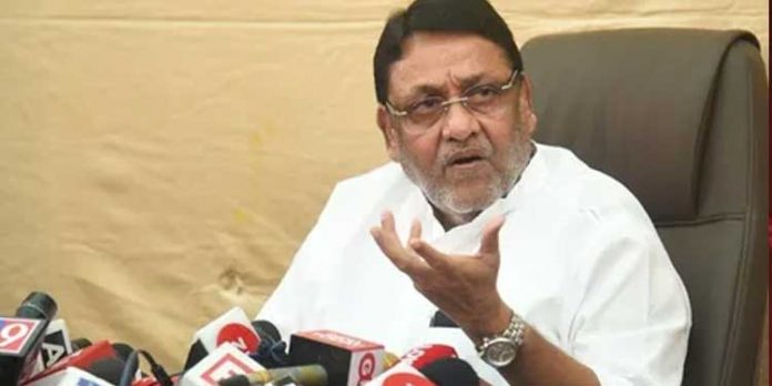 ദാവൂദ് ഇബ്രാഹിമുമായി ബന്ധo ; നവാബ് മാലിക്കിനെ ഇഡി അറസ്റ്റ് ചെയ്തു ദാവൂദ് ഇബ്രാഹിമുമായി ബന്ധo ; നവാബ് മാലിക്കിനെ ഇഡി അറസ്റ്റ് ചെയ്തു