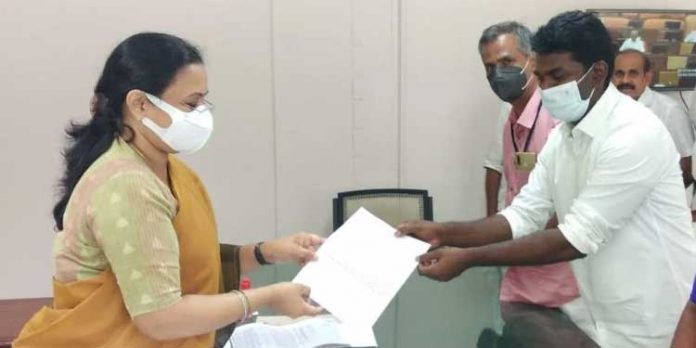 വടവുകോട് ആശുപത്രിയില് കിടത്തി ചികിത്സ പുനരാരംഭിക്കാന് അടിയന്തര നടപടി സ്വീകരിക്കും : വീണാ ജോര്ജ് വടവുകോട് ആശുപത്രിയില് കിടത്തി ചികിത്സ പുനരാരംഭിക്കാന് അടിയന്തര നടപടി സ്വീകരിക്കും : വീണാ ജോര്ജ്