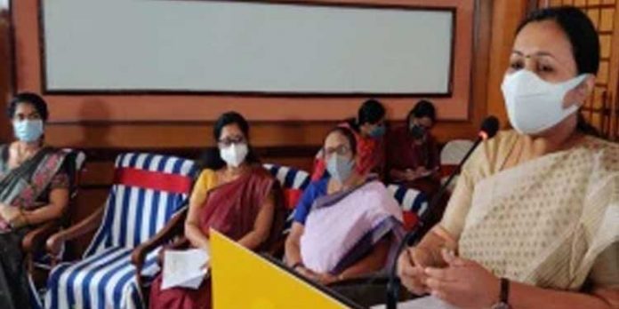സിനിമാ മേഖലയിലെ സ്ത്രീകളുടെ സുരക്ഷ ; മാര്ഗനിര്ദ്ദേശം പുറത്തിറക്കുമെന്ന് മന്ത്രി വീണ ജോര്ജ് സിനിമാ മേഖലയിലെ സ്ത്രീകളുടെ സുരക്ഷ ; മാര്ഗനിര്ദ്ദേശം പുറത്തിറക്കുമെന്ന് മന്ത്രി വീണ ജോര്ജ്