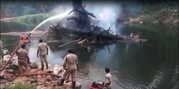പണി പൂര്ത്തിയാകാത്ത പാലത്തിനടിയില് കൂടിക്കിടന്ന തടികള്ക്ക് തീ പിടിച്ചു പണി പൂര്ത്തിയാകാത്ത പാലത്തിനടിയില് കൂടിക്കിടന്ന തടികള്ക്ക് തീ പിടിച്ചു