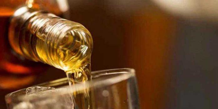ബീവറേജസ് വില്പനശാലയില് നിന്നു വാങ്ങിയ മദ്യം കുടിച്ച് കാഴ്ച നഷ്ടപ്പെട്ടെന്ന് പരാതി ബീവറേജസ് വില്പനശാലയില് നിന്നു വാങ്ങിയ മദ്യം കുടിച്ച് കാഴ്ച നഷ്ടപ്പെട്ടെന്ന് പരാതി
