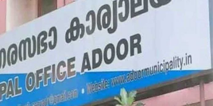 വനിതാ ക്ലാര്ക്കിനെ സിപിഎം കൗണ്സിലര് മര്ദ്ദിച്ചു ; പരാതി സ്വീകരിക്കാന് കൂട്ടാക്കാതെ സെക്രട്ടറിയുടെ വിരട്ടല് വനിതാ ക്ലാര്ക്കിനെ സിപിഎം കൗണ്സിലര് മര്ദ്ദിച്ചു ; പരാതി സ്വീകരിക്കാന് കൂട്ടാക്കാതെ സെക്രട്ടറിയുടെ വിരട്ടല്