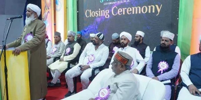 രാജ്യത്തെ അസ്ഥിരപ്പെടുത്താനുള്ള നീക്കങ്ങളെ ഭരണഘടനകൊണ്ട് ചെറുക്കണo : കാന്തപുരം രാജ്യത്തെ അസ്ഥിരപ്പെടുത്താനുള്ള നീക്കങ്ങളെ ഭരണഘടനകൊണ്ട് ചെറുക്കണo : കാന്തപുരം