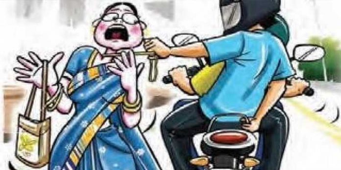 രണ്ടംഗ സംഘം കച്ചവടക്കാരിയുടെ അഞ്ച് പവൻ മാല പൊട്ടിച്ചു കടന്നു കളഞ്ഞു രണ്ടംഗ സംഘം കച്ചവടക്കാരിയുടെ അഞ്ച് പവൻ മാല പൊട്ടിച്ചു കടന്നു കളഞ്ഞു