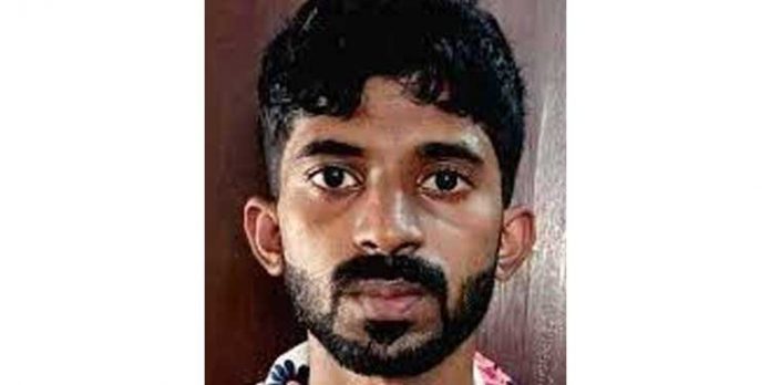 കിളിമാനൂരില് പ്ലസ്ടു വിദ്യാര്ത്ഥിനി ആത്മഹത്യ ചെയ്ത സംഭവത്തില് ഒളിവിലായിരുന്ന യുവാവ് പിടിയില് കിളിമാനൂരില് പ്ലസ്ടു വിദ്യാര്ത്ഥിനി ആത്മഹത്യ ചെയ്ത സംഭവത്തില് ഒളിവിലായിരുന്ന യുവാവ് പിടിയില്