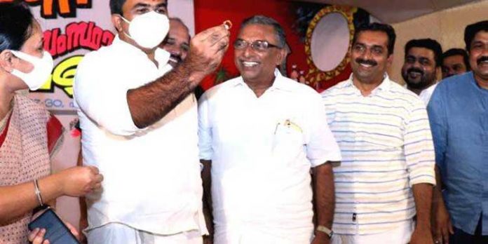 ഡിവൈഎഫ്ഐ സംസ്ഥാന സമ്മേളനം പത്തനംതിട്ടയില് ; ആദ്യ സംഭാവന മുന് നേതാവിന്റെ വിവാഹമോതിരം ഡിവൈഎഫ്ഐ സംസ്ഥാന സമ്മേളനം പത്തനംതിട്ടയില് ; ആദ്യ സംഭാവന മുന് നേതാവിന്റെ വിവാഹമോതിരം