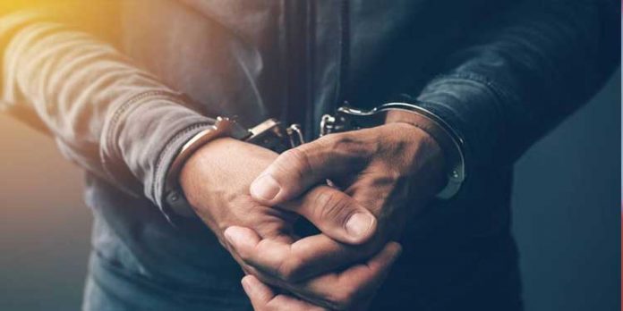 വിദ്യാര്ഥിനികളെ മര്ദിച്ചെന്ന പരാതിയില് സ്കൂള് കായികാധ്യാപകനെ പോലീസ് അറസ്റ്റ് ചെയ്തു വിദ്യാര്ഥിനികളെ മര്ദിച്ചെന്ന പരാതിയില് സ്കൂള് കായികാധ്യാപകനെ പോലീസ് അറസ്റ്റ് ചെയ്തു
