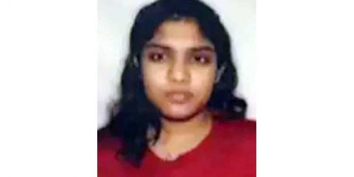 വനിതാ ഡോക്ടര് ഫ്ലാറ്റില് നിന്ന് വീണ് മരിച്ച നിലയില് വനിതാ ഡോക്ടര് ഫ്ലാറ്റില് നിന്ന് വീണ് മരിച്ച നിലയില്