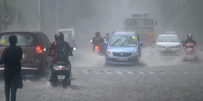 സംസ്ഥാനത്ത് ശക്തമായ മഴയ്ക്ക് സാധ്യത ; കേന്ദ്ര കാലാവസ്ഥ വകുപ്പിന്റെ മുന്നറിയിപ്പ് സംസ്ഥാനത്ത് ശക്തമായ മഴയ്ക്ക് സാധ്യത ; കേന്ദ്ര കാലാവസ്ഥ വകുപ്പിന്റെ മുന്നറിയിപ്പ്