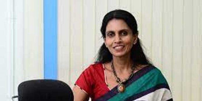 ഭര്ത്താവിനെ കൊലപ്പെടുത്താന് ആര്എസ്എസിന് ക്വട്ടേഷന് നല്കി ; വീണ്ടും വിവാദ വെളിപ്പെടുത്തലുമായി ആര്.ശ്രീലേഖ ഭര്ത്താവിനെ കൊലപ്പെടുത്താന് ആര്എസ്എസിന് ക്വട്ടേഷന് നല്കി ; വീണ്ടും വിവാദ വെളിപ്പെടുത്തലുമായി ആര്.ശ്രീലേഖ