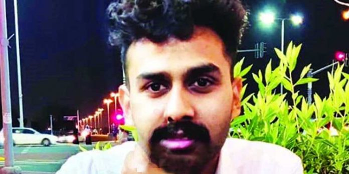 പാലക്കാട് സ്വദേശിയായ ഹോട്ടല് ജീവനക്കാരനെ വിദേശത്ത് മരിച്ച നിലയില് കണ്ടെത്തി പാലക്കാട് സ്വദേശിയായ ഹോട്ടല് ജീവനക്കാരനെ വിദേശത്ത് മരിച്ച നിലയില് കണ്ടെത്തി