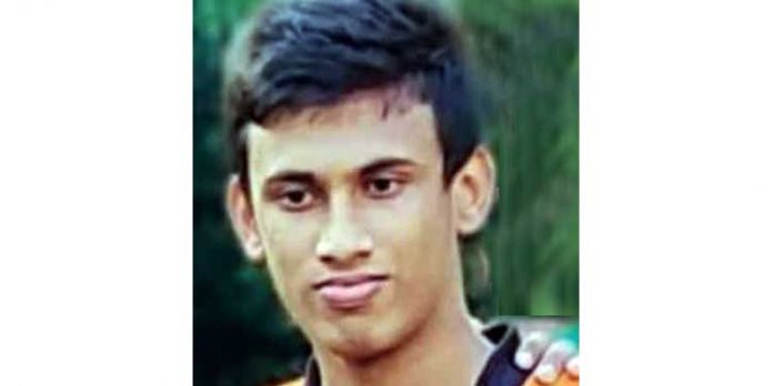 കോളേജ് വിദ്യാര്ത്ഥി ഫൂട്ബോള്കളിക്കിടയില് കുഴഞ്ഞു വീണു മരിച്ചു കോളേജ് വിദ്യാര്ത്ഥി ഫൂട്ബോള്കളിക്കിടയില് കുഴഞ്ഞു വീണു മരിച്ചു