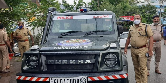 ദുരന്ത മുഖങ്ങളിൽ രക്ഷകനാകാൻ തണ്ണിത്തോട് പോലീസിന് പുതിയ ജീപ്പ് എത്തി ദുരന്ത മുഖങ്ങളിൽ രക്ഷകനാകാൻ തണ്ണിത്തോട് പോലീസിന് പുതിയ ജീപ്പ് എത്തി