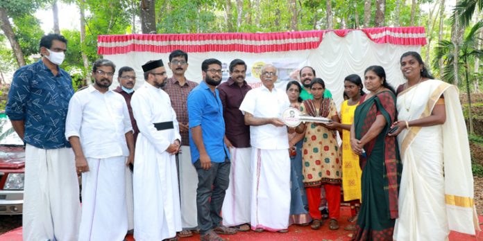 കോന്നി എം.എൽ.എയുടെ കരുതൽ ഭവന പദ്ധതി : നിർമ്മാണം പൂർത്തിയാക്കിയ രണ്ടാമത്തെ വീടിന്റെ താക്കോൽ കൈമാറി കോന്നി എം.എൽ.എയുടെ കരുതൽ ഭവന പദ്ധതി : നിർമ്മാണം പൂർത്തിയാക്കിയ രണ്ടാമത്തെ വീടിന്റെ താക്കോൽ കൈമാറി