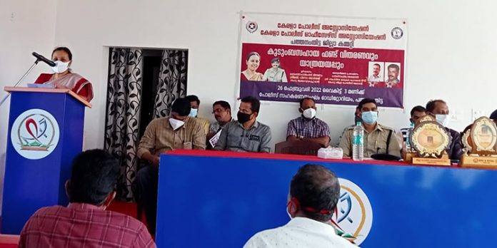 കുടുംബസഹായ ഫണ്ട് വിതരണവും യാത്രയയപ്പ് ചടങ്ങും നടന്നു കുടുംബസഹായ ഫണ്ട് വിതരണവും യാത്രയയപ്പ് ചടങ്ങും നടന്നു
