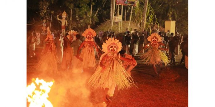 കുളത്തൂർ കരയുടെ അടവി ഇന്നു രാത്രി : നാളെ കോട്ടാങ്ങൽ കരക്കാരുടെ പള്ളി പാനയും അടവിയും കുളത്തൂർ കരയുടെ അടവി ഇന്നു രാത്രി : നാളെ കോട്ടാങ്ങൽ കരക്കാരുടെ പള്ളി പാനയും അടവിയും
