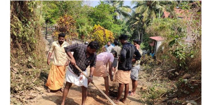 റോഡ് സഞ്ചാരയോഗ്യമാക്കി പ്രതിഷേധിച്ചു റോഡ് സഞ്ചാരയോഗ്യമാക്കി പ്രതിഷേധിച്ചു