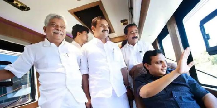സംസ്ഥാനത്തെ ആദ്യത്തെ കാരവൻ പാർക്കിന് വാഗമണില് തുടക്കമായി സംസ്ഥാനത്തെ ആദ്യത്തെ കാരവൻ പാർക്കിന് വാഗമണില് തുടക്കമായി