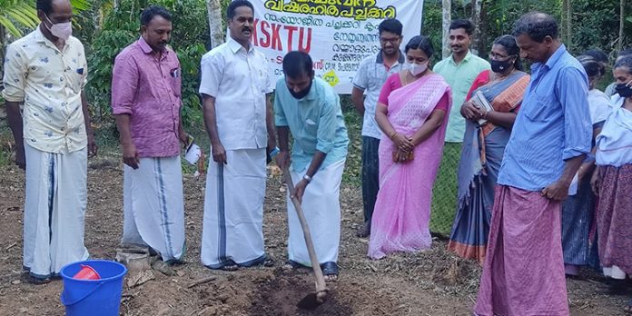 കെ എസ് കെ ടി യു നേതൃത്വത്തിൽ വിഷുവിന് വിഷരഹിത പച്ചക്കറി കൃഷി ആരംഭിച്ചു കെ എസ് കെ ടി യു നേതൃത്വത്തിൽ വിഷുവിന് വിഷരഹിത പച്ചക്കറി കൃഷി ആരംഭിച്ചു