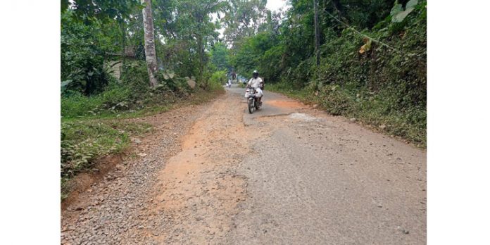 തുണ്ടിയപ്പാറ – കാടിക്കാവ് റോഡ് റീ ടാറിങ് നടത്തണം ; ആവശ്യം ശക്തമാകുന്നു തുണ്ടിയപ്പാറ – കാടിക്കാവ് റോഡ് റീ ടാറിങ് നടത്തണം ; ആവശ്യം ശക്തമാകുന്നു