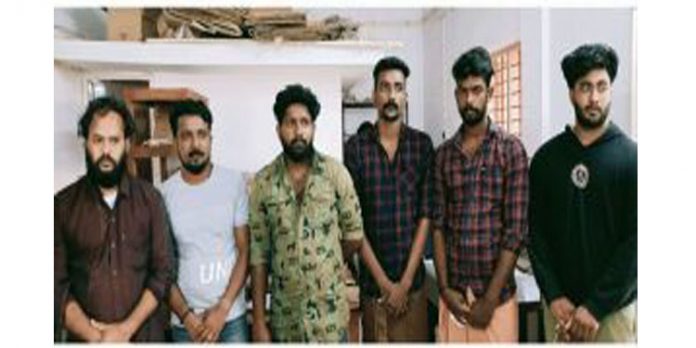 കുമാരപുരത്ത് യുവാവിനെ കുത്തിക്കൊലപ്പെടുത്തിയ കേസില് ആറുപേര് അറസ്റ്റില് കുമാരപുരത്ത് യുവാവിനെ കുത്തിക്കൊലപ്പെടുത്തിയ കേസില് ആറുപേര് അറസ്റ്റില്