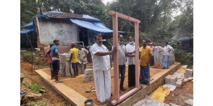 കെ.എം.മാണിയുടെ സ്മരണയ്ക്കായി ചന്ദ്രൻ നായർക്കൊരു വീട് ; തോമസ് കുട്ടി വട്ടയ്ക്കാടിനിത് ഗുരു ദക്ഷിണ കെ.എം.മാണിയുടെ സ്മരണയ്ക്കായി ചന്ദ്രൻ നായർക്കൊരു വീട് ; തോമസ് കുട്ടി വട്ടയ്ക്കാടിനിത് ഗുരു ദക്ഷിണ