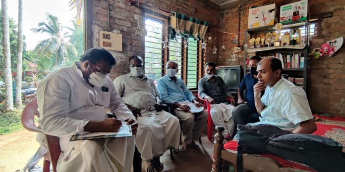 പ്രമോദ് പെൻഷന് വേണ്ടി മുട്ടിൽ ഇഴയുകയാണ് ; ഒടുവിൽ സബ് ജഡ്ജി ഇടപെട്ടു പ്രമോദ് പെൻഷന് വേണ്ടി മുട്ടിൽ ഇഴയുകയാണ് ; ഒടുവിൽ സബ് ജഡ്ജി ഇടപെട്ടു