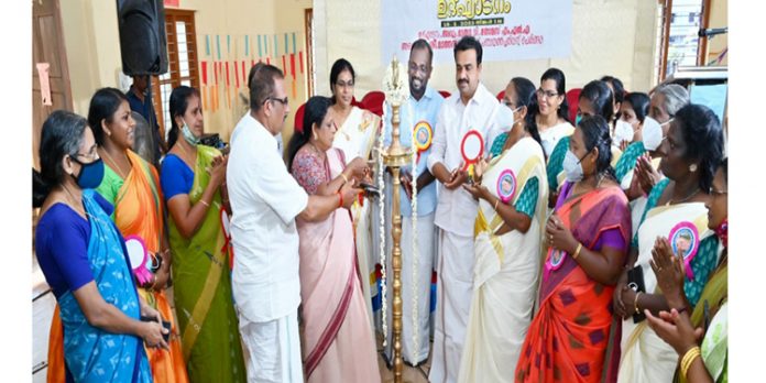 സ്കൂള് കെട്ടിട ഉദ്ഘാടന ചടങ്ങില് നിന്ന് എം.എല്.എ അടക്കം വിട്ടു സ്കൂള് കെട്ടിട ഉദ്ഘാടന ചടങ്ങില് നിന്ന് എം.എല്.എ അടക്കം വിട്ടു
