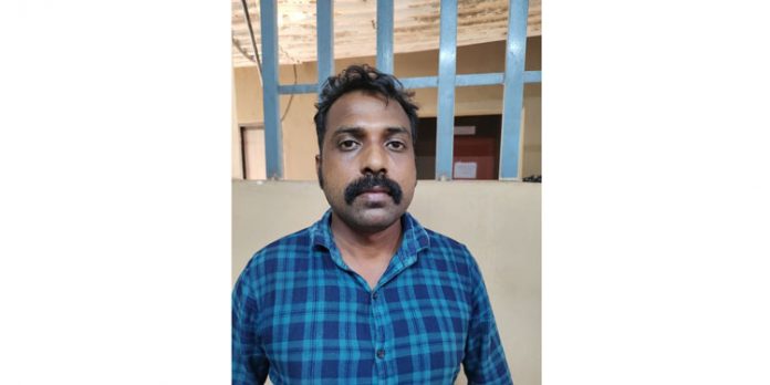 ഇതരസംസ്ഥാന തൊഴിലാളിയുടെ പണവും മൊബൈൽ ഫോണും മോഷ്ടിച്ച കേസ് : പ്രതി പിടിയിൽ ഇതരസംസ്ഥാന തൊഴിലാളിയുടെ പണവും മൊബൈൽ ഫോണും മോഷ്ടിച്ച കേസ് : പ്രതി പിടിയിൽ