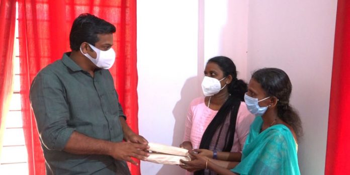 മെഡിക്കൽ വിദ്യാഭ്യാസ പഠനത്തിനായി ജയലക്ഷ്മിക്ക് ബാക്കി തുകയും കൈ മാറി അഡ്വ. കെ യു ജനിഷ് കുമാർ മെഡിക്കൽ വിദ്യാഭ്യാസ പഠനത്തിനായി ജയലക്ഷ്മിക്ക് ബാക്കി തുകയും കൈ മാറി അഡ്വ. കെ യു ജനിഷ് കുമാർ