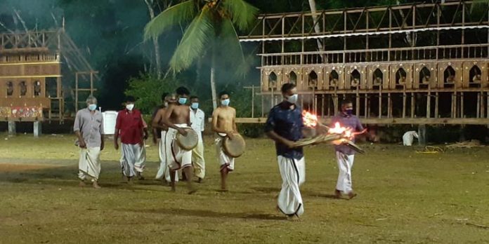 പടയണി കളത്തിൽ കോലങ്ങൾ എത്തിത്തുടങ്ങി ; നാളെ കോട്ടാങ്ങൽ കരയുടെ ഗണപതി കോലം പടയണി കളത്തിൽ കോലങ്ങൾ എത്തിത്തുടങ്ങി ; നാളെ കോട്ടാങ്ങൽ കരയുടെ ഗണപതി കോലം