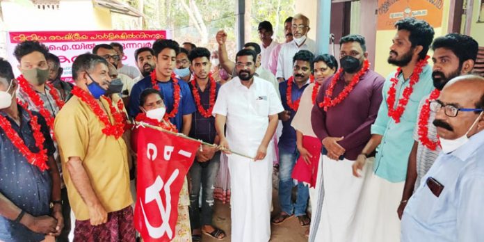 അക്രമ രഹിത രാഷ്ട്രീയ പ്രവർത്തനത്തിന് യുവാക്കൾ മുന്നിട്ട് ഇറങ്ങണം : എ പി ജയൻ അക്രമ രഹിത രാഷ്ട്രീയ പ്രവർത്തനത്തിന് യുവാക്കൾ മുന്നിട്ട് ഇറങ്ങണം : എ പി ജയൻ