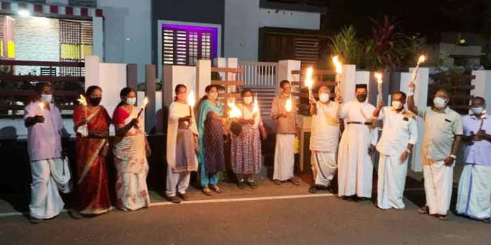 കെ – റെയില് ; പ്രതിഷേധ യോഗങ്ങളും പ്രതിഷേധ ജ്വാല തെളിക്കലും നടന്നു കെ – റെയില് ; പ്രതിഷേധ യോഗങ്ങളും പ്രതിഷേധ ജ്വാല തെളിക്കലും നടന്നു