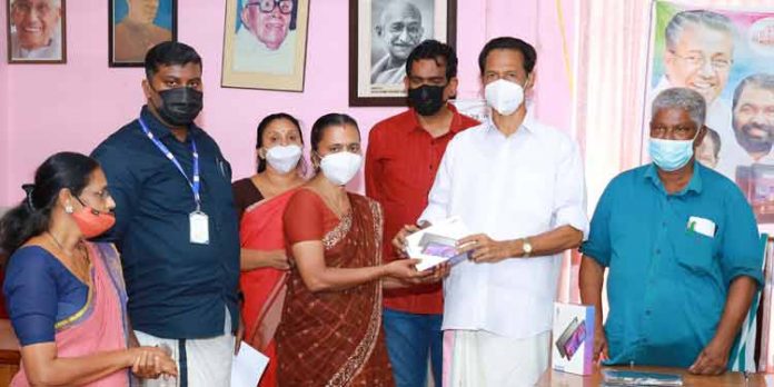 മലയോര മേഖലയില് പഠന സംവിധാനങ്ങള് മെച്ചപ്പെടുത്തും : ജില്ലാ പഞ്ചായത്ത് പ്രസിഡന്റ് മലയോര മേഖലയില് പഠന സംവിധാനങ്ങള് മെച്ചപ്പെടുത്തും : ജില്ലാ പഞ്ചായത്ത് പ്രസിഡന്റ്